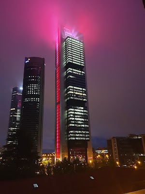 Residencia Residencia de Jesús Nazareno y los Dolores — Calle de las Magnolias, 105, Tetuán, 28029 Madrid, España