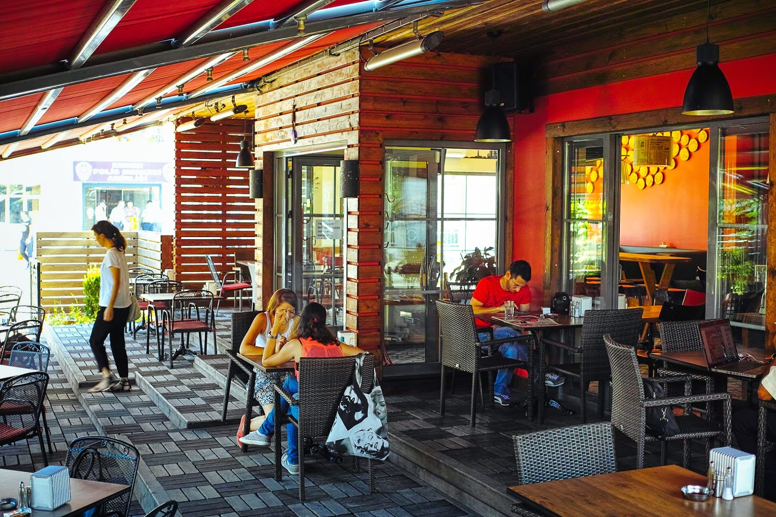 Cafe Karışık mekanı