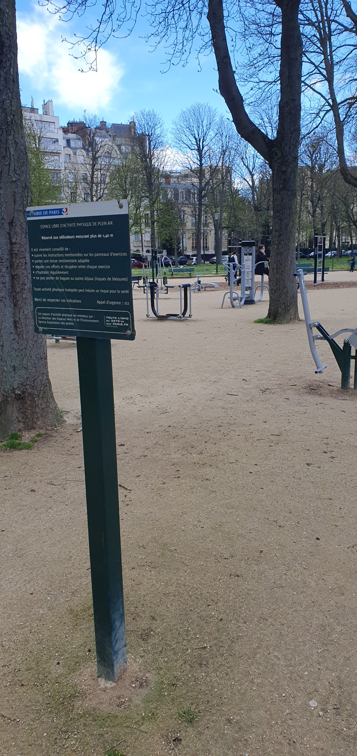 Espace libre d'activité physique de plein air, vue extérieure