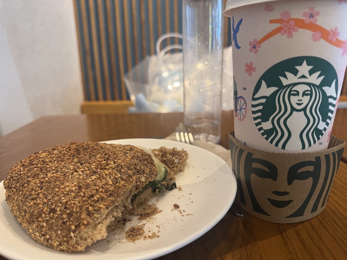 Starbucks (長沙灣麗新中心) photo 4