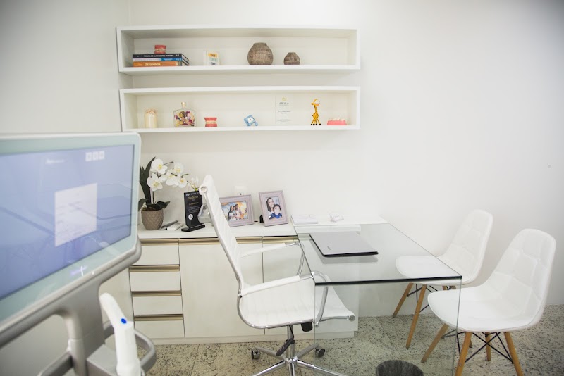 Dra. Michelle Lima - Invisalign Doctor, Ortodontia, Aparelhos Invisíveis, Restaurações Estéticas, Clareamento - foto 3