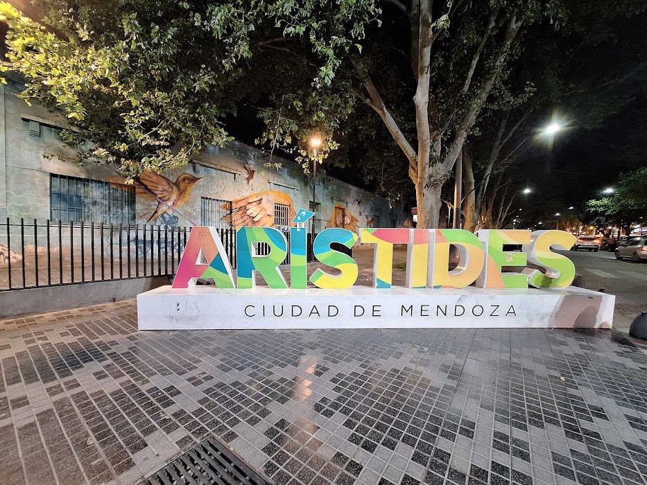 Paseo Aristides fotoğraf 1