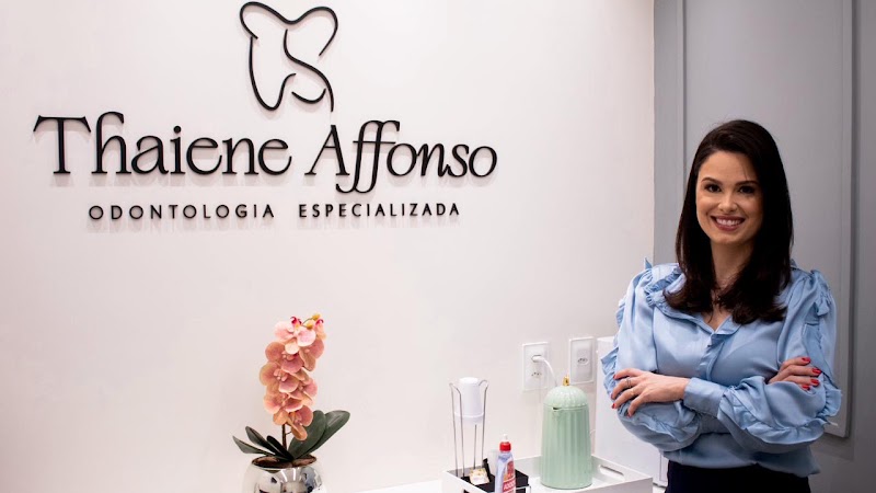 Dra.Thaiene Affonso - Ortodontia e Implantodontia