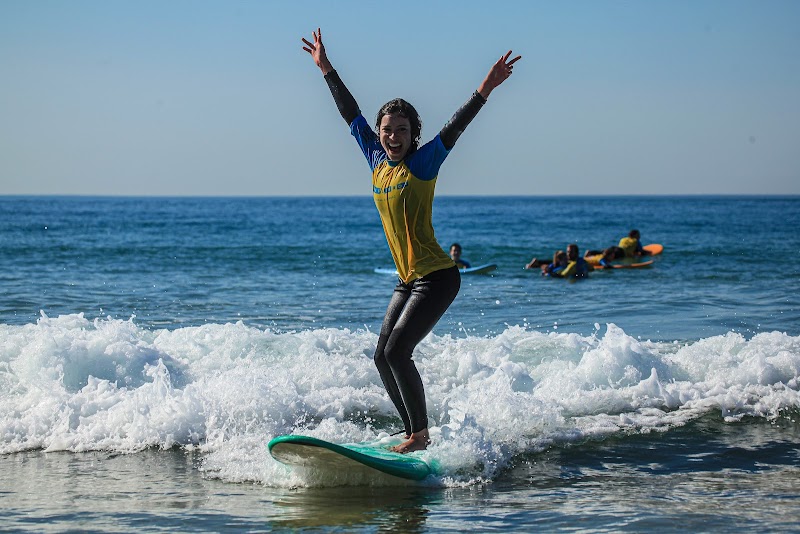 Surf Lisbon - House & School
