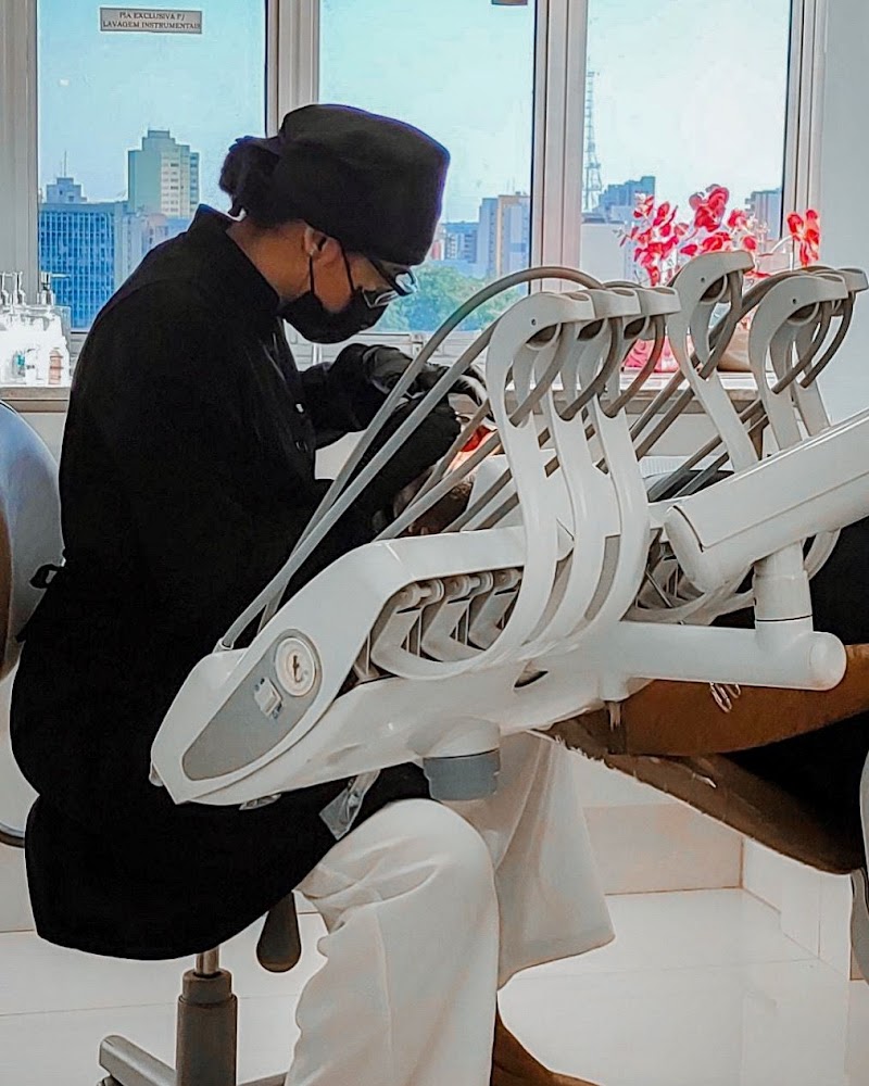 Dra. Paula Moreira | Clínica Odontológica | Clareamento Dental em Uberlândia - foto 3