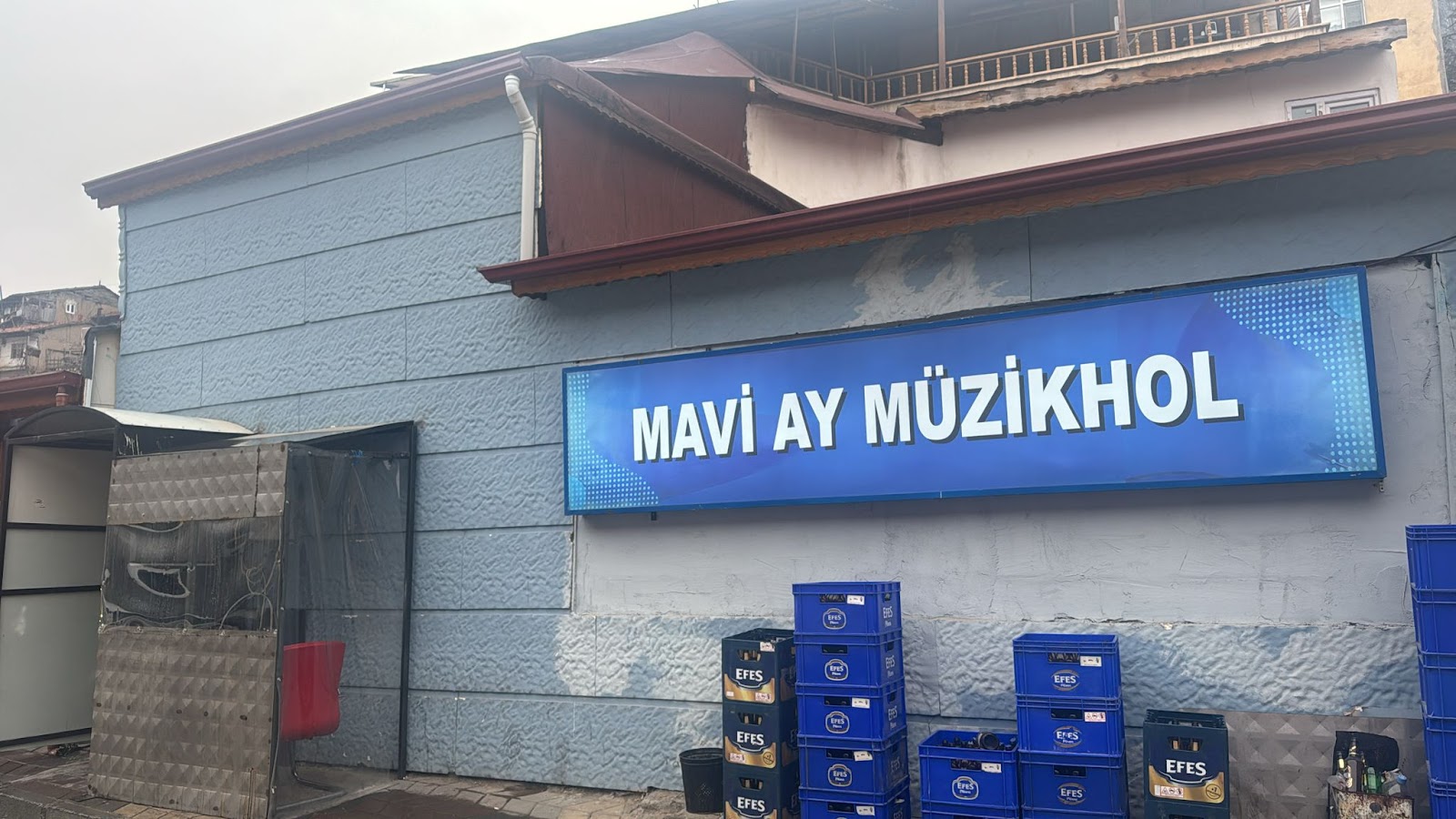 Tokat Mavi Ay Müzikhol mekanı
