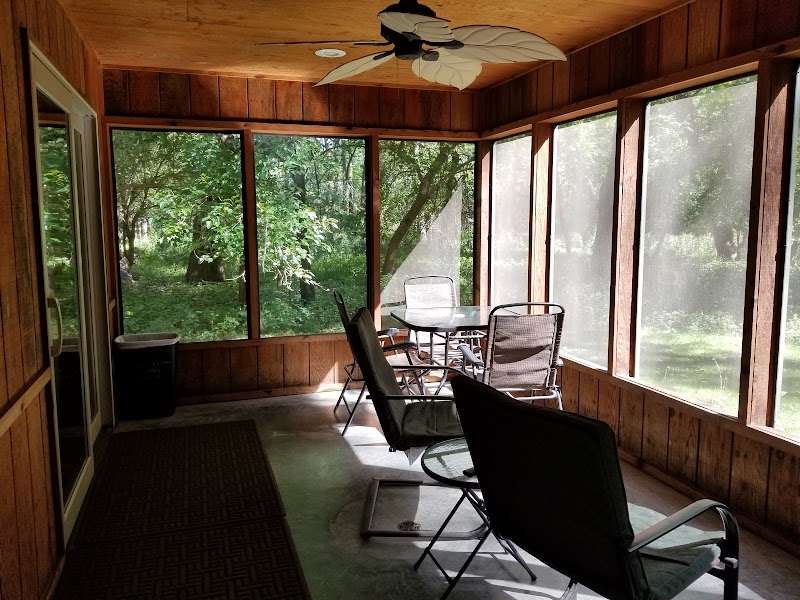 Horn's Ferry Hideaway Cabins - Photo 5