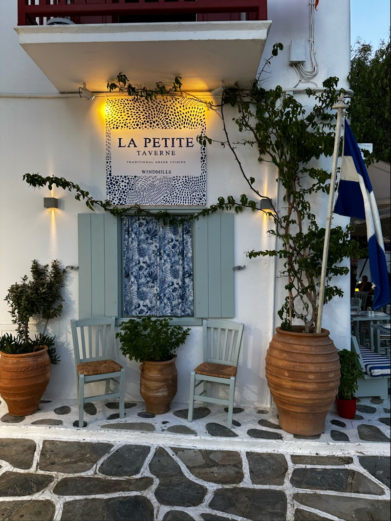 La Petite Taverne Windmills