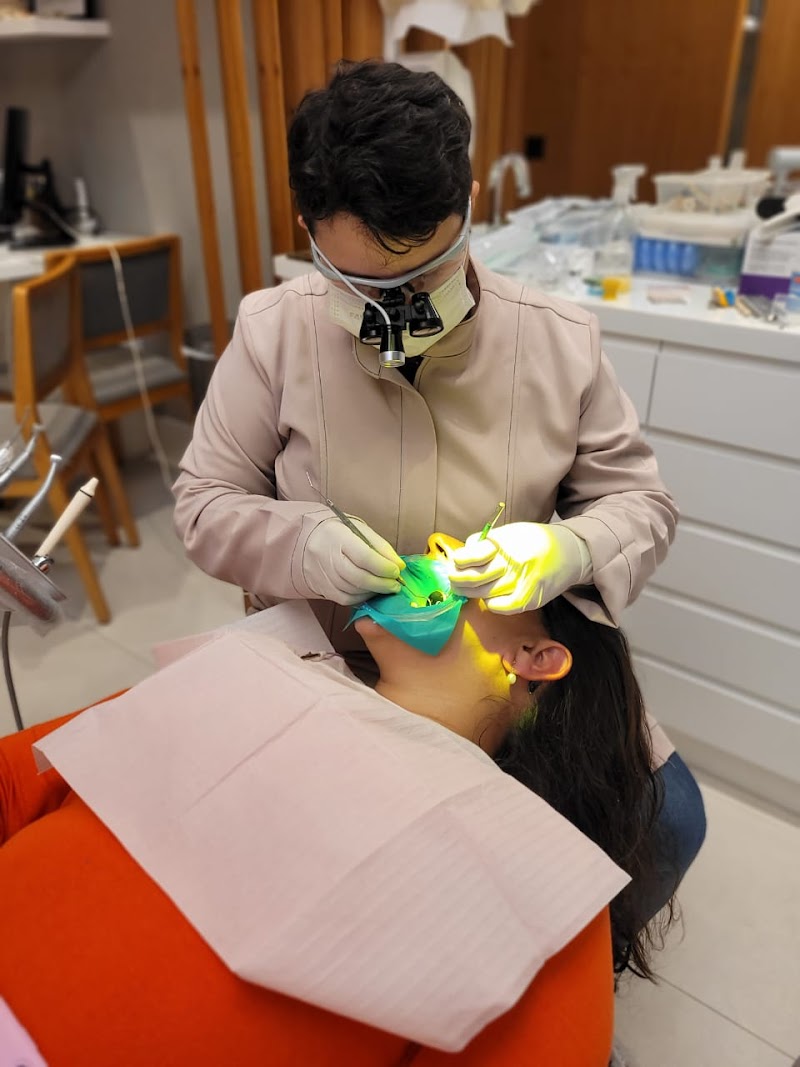 Dra Juliana Brasil - Endodontia Microscópica em Catete, Rio de Janeiro - RJ - foto 5