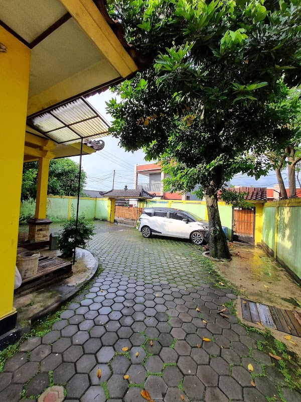Kontrakan Kuning 19 Bu Any