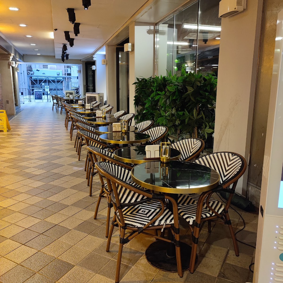 LUNA BAR & RESTAURANT photo 1