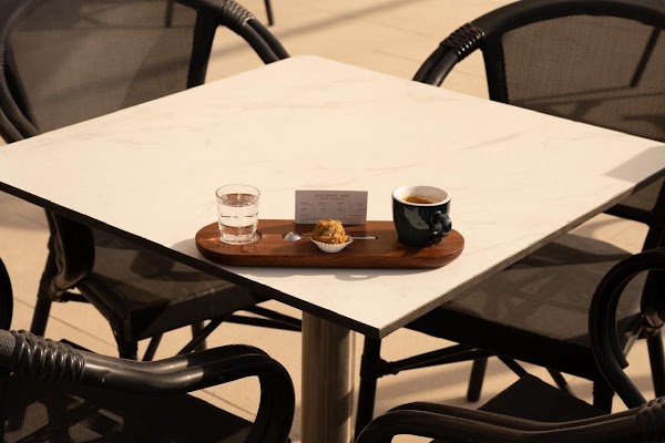 مقهى و محمصة شرق (العزيزية)