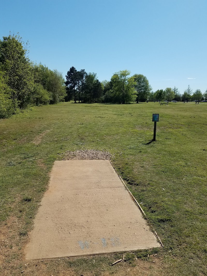 Renaissance Park Disc Golf Course - Red photo 1