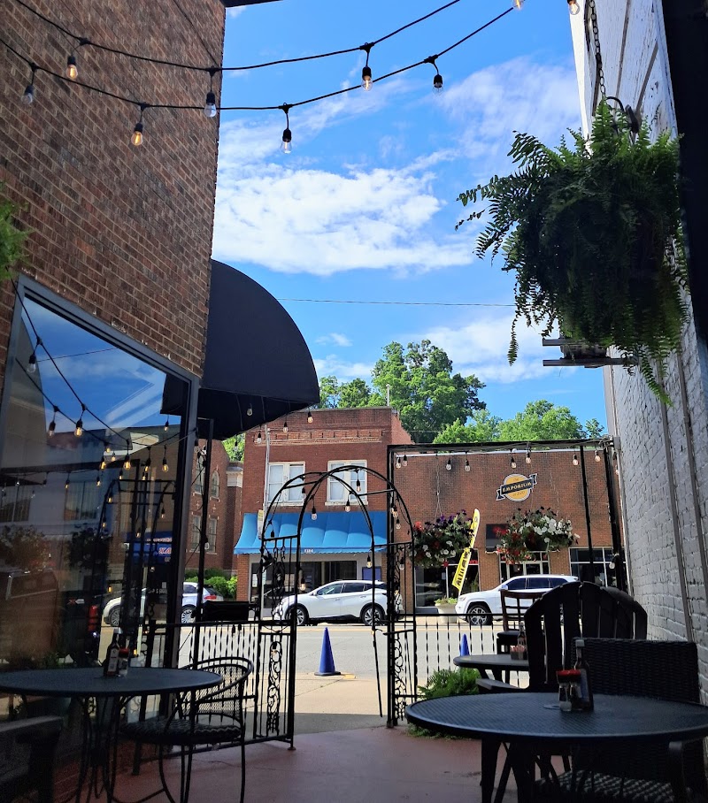 Shades Café & Steakhouse photo 2