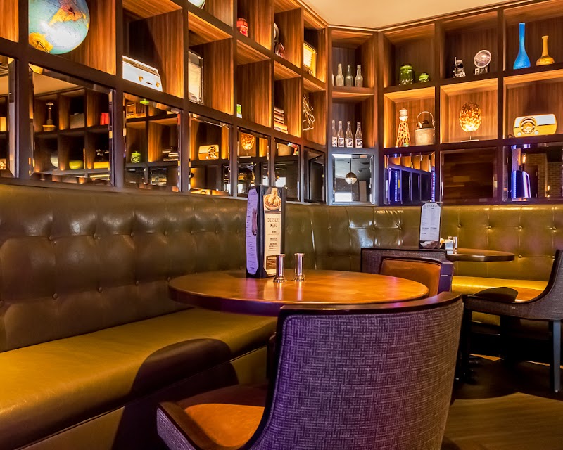 Tin Lizard Bar & Grill