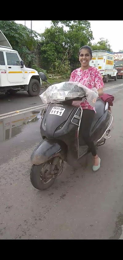 Bharti Two wheeler and four wheeler personal training school for women trainers