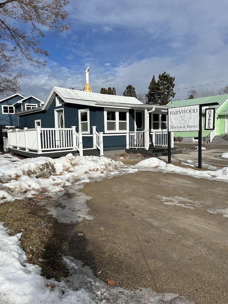 Barnwood Blooms & Brews photo 4