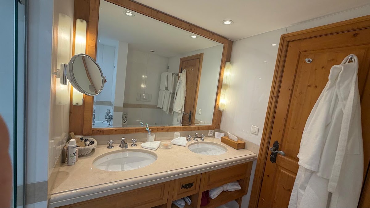 Crystal Hotel 2