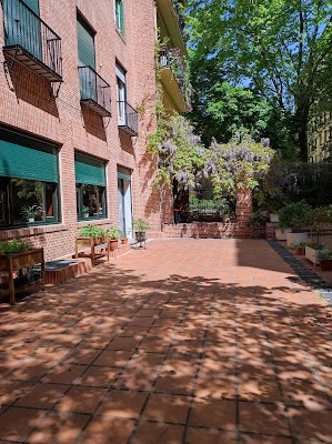 Residencia Centro De Día Casa De Las Flores — Calle de Rodríguez San Pedro, 72, Local 1, Chamberí, 28015 Madrid, España