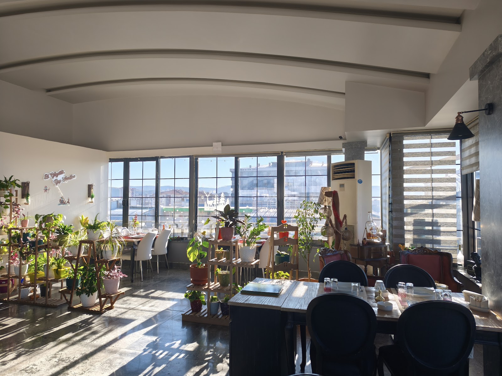 Larmina Restaurant mekanı