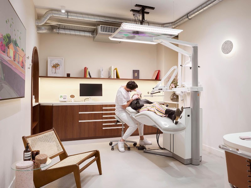 Paris Dental Studios - Centre Dentaire MARAIS | Soins Dentaires - Chirurgiens-dentistes - Orthodontie