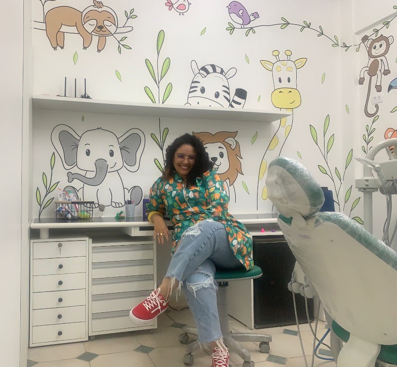 Dra. Anna Fernanda Gouvêa - Odontopediatra