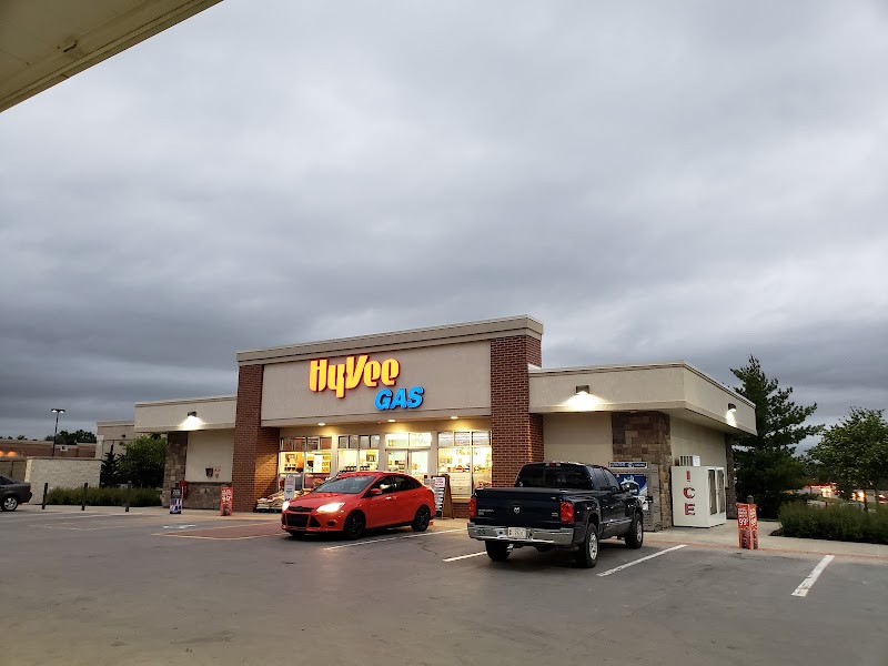 Hy-Vee Fast & Fresh photo 2