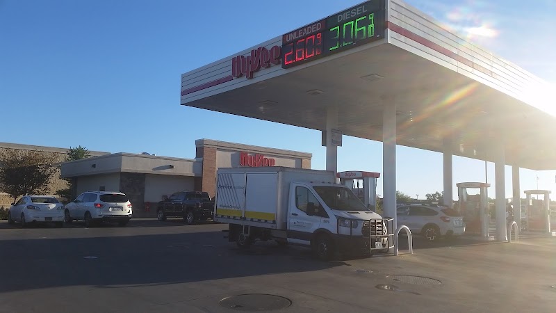 Hy-Vee Fast & Fresh photo 1