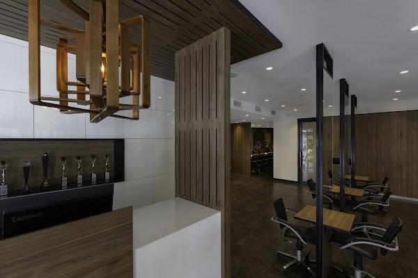 é SALON Hair photo 3