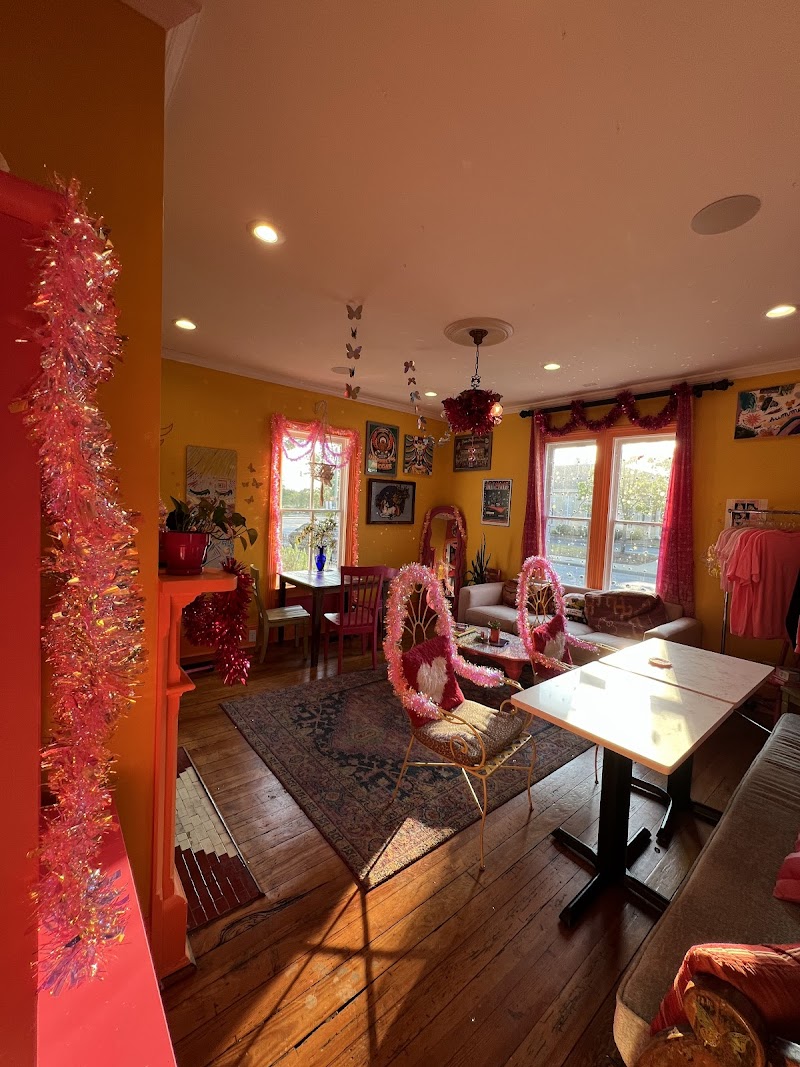 Backstage Coffee & Vintage photo 1