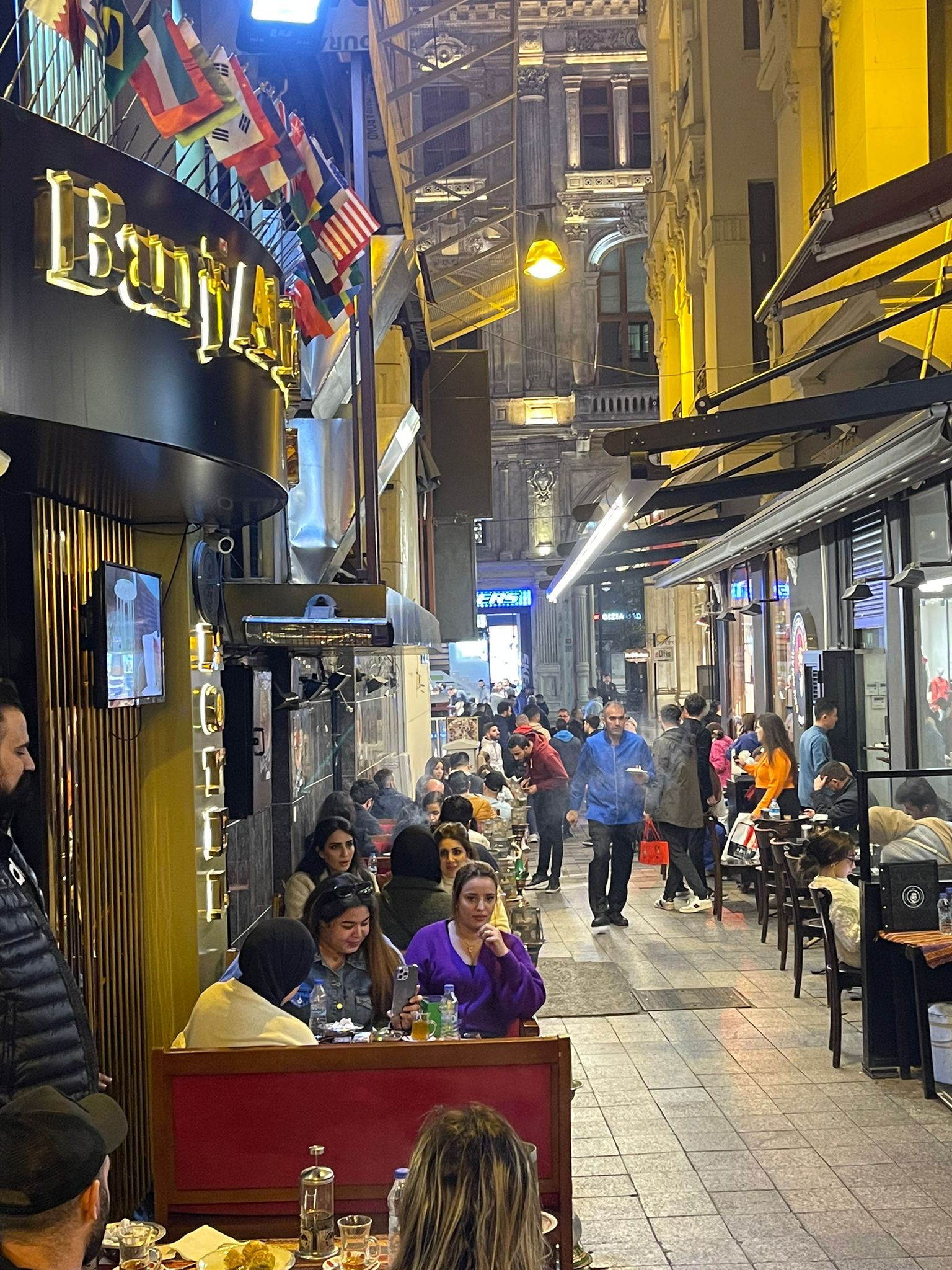 Mavi Nargile Cafe mekanı