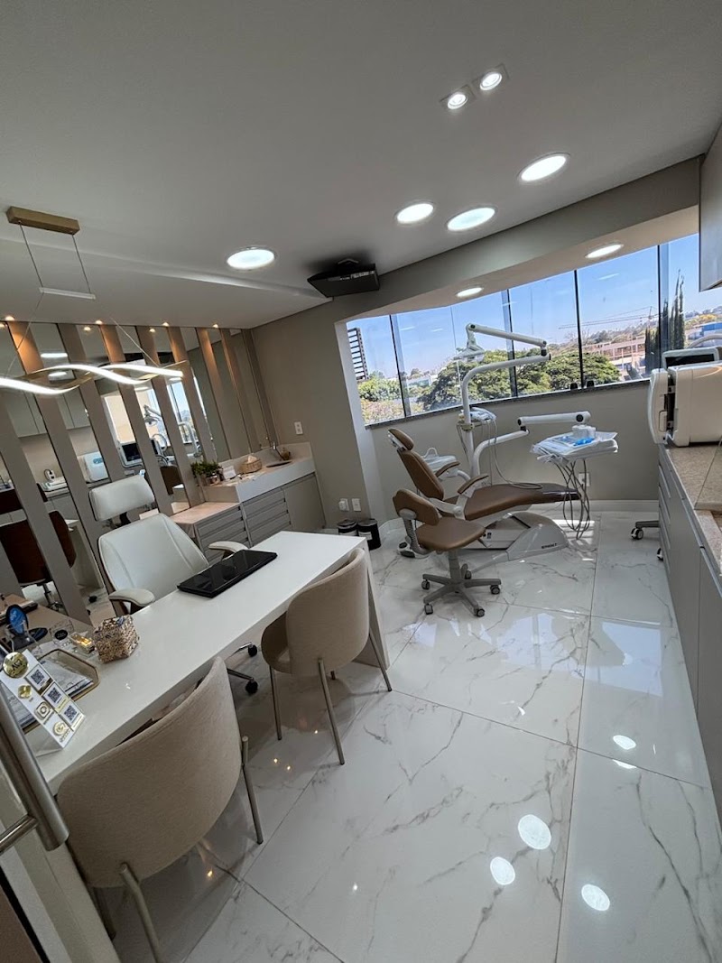 Dra. Alynne Macedo - Invisalign - foto 2