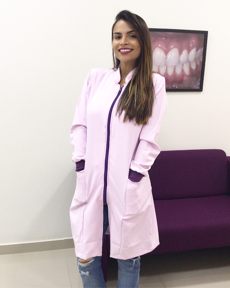 Dra Marla Ferreira -Ferrer Clinique - Dentista em Vitória - Botox - Ortodontista - Harmonização Facial - Preenchimento Facial - foto 3