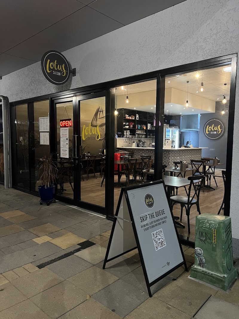 Lotus Saigon - em cà phê