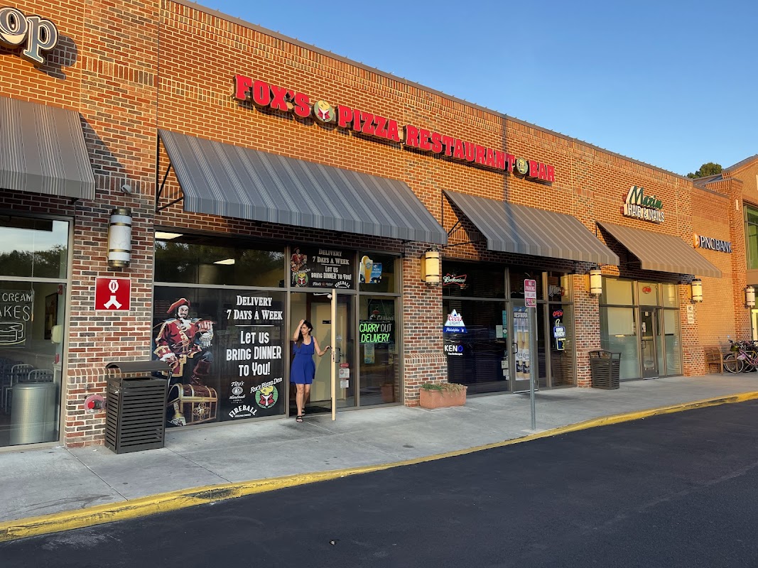 Fox's Pizza Restaurant and Bar
