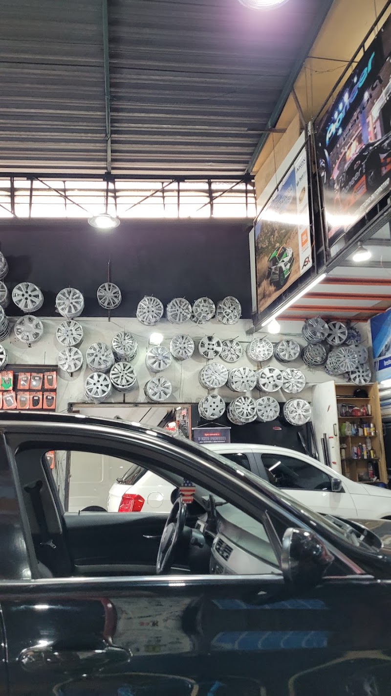 Foto de Ekipadora BH - Som e Acessórios Automotivos, Insufilm , Iluminação, Auto Portas, Kit Transformação Hilux
