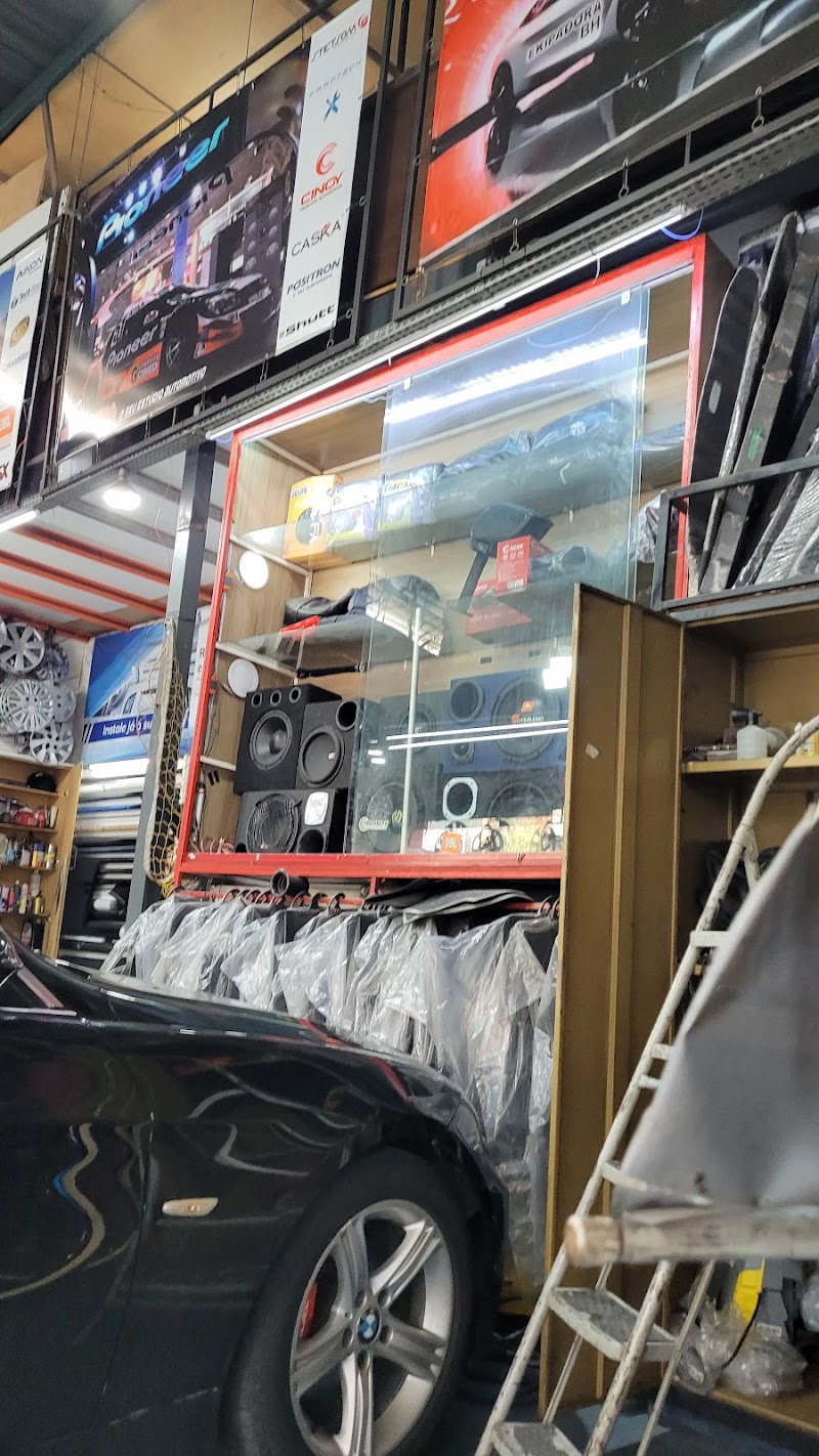 Foto de Ekipadora BH - Som e Acessórios Automotivos, Insufilm , Iluminação, Auto Portas, Kit Transformação Hilux