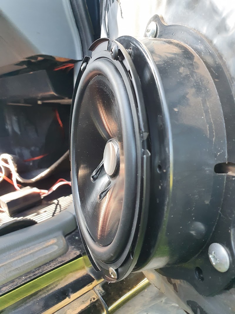 Foto de Ekipadora BH - Som e Acessórios Automotivos, Insufilm , Iluminação, Auto Portas, Kit Transformação Hilux