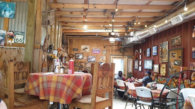 Three Chicks Feed, Seed & Cafe photo 2