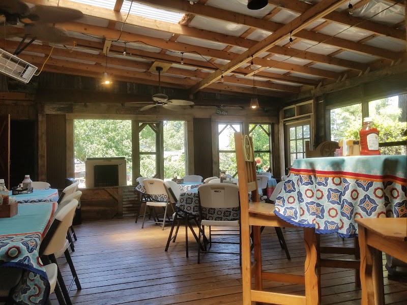 Three Chicks Feed, Seed & Cafe photo 3