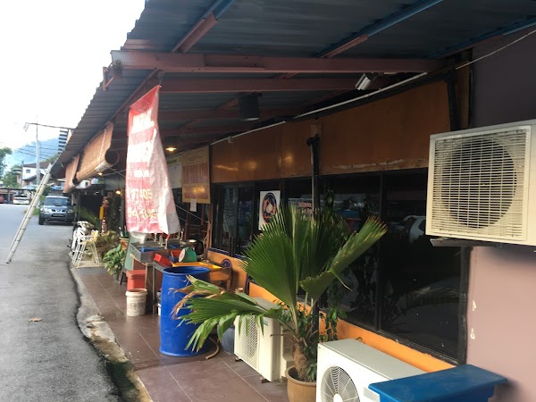 Restoran Ilyana Cafe - Photo 1