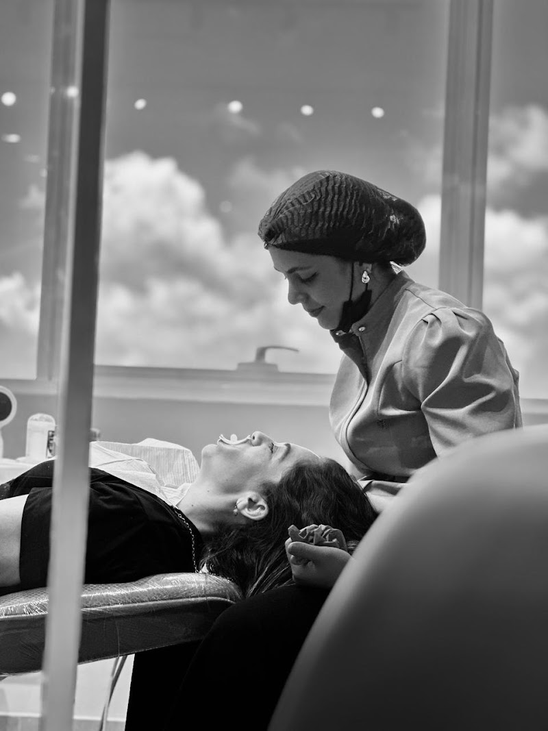 Dra. Lorena Alves | Dentista em Aracaju | Implantes e Lentes em resina - foto 4