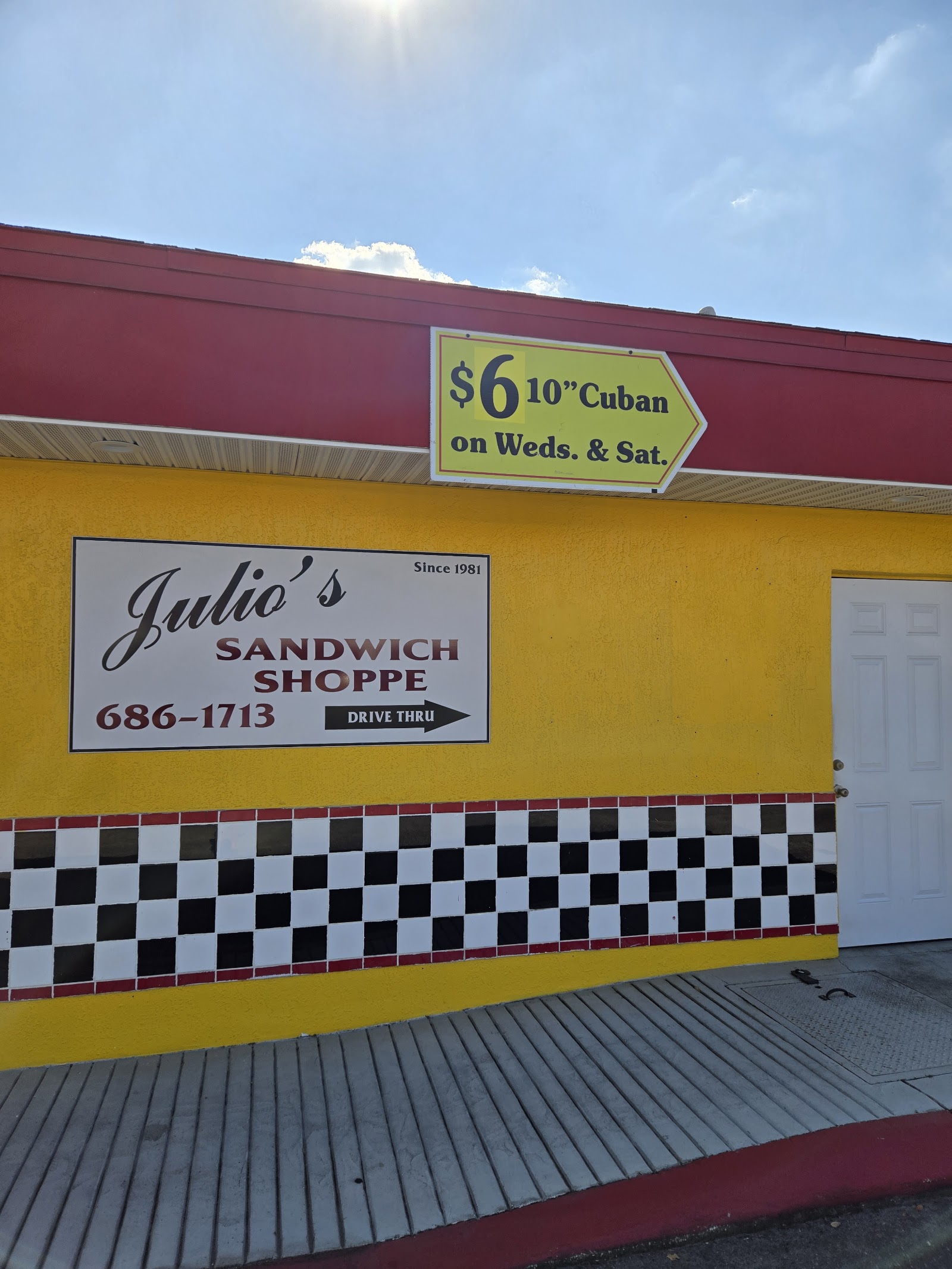 Julio's Sandwich Shop located at Alamo Plaza