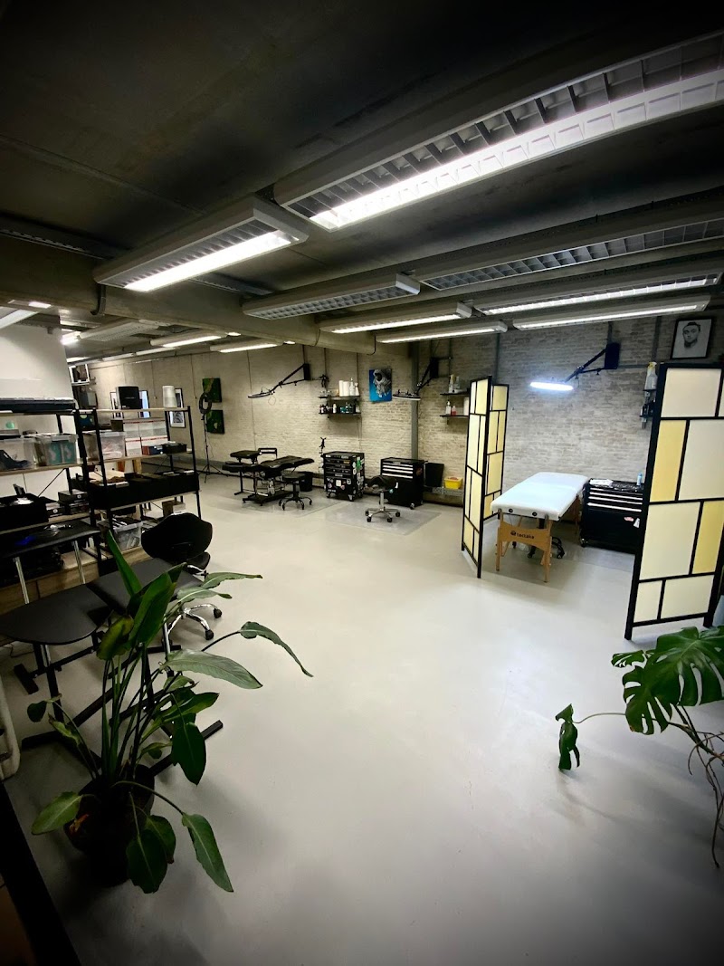 Dead Bird - Tattoos & Piercing