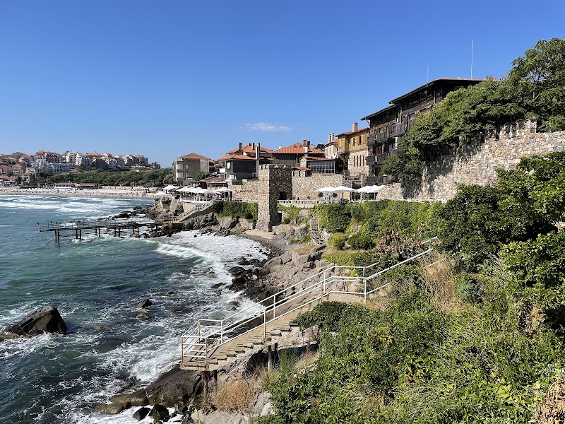 Южна крепостна стена и кула