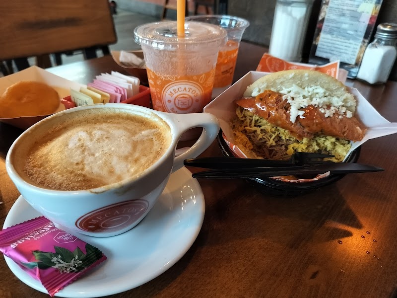 Mecatos Bakery & Café photo 4