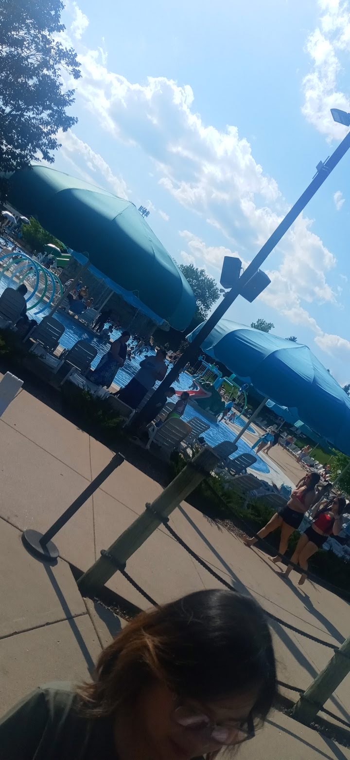 Hunt Club Aquatic Center-Gurnee Park District photo 3