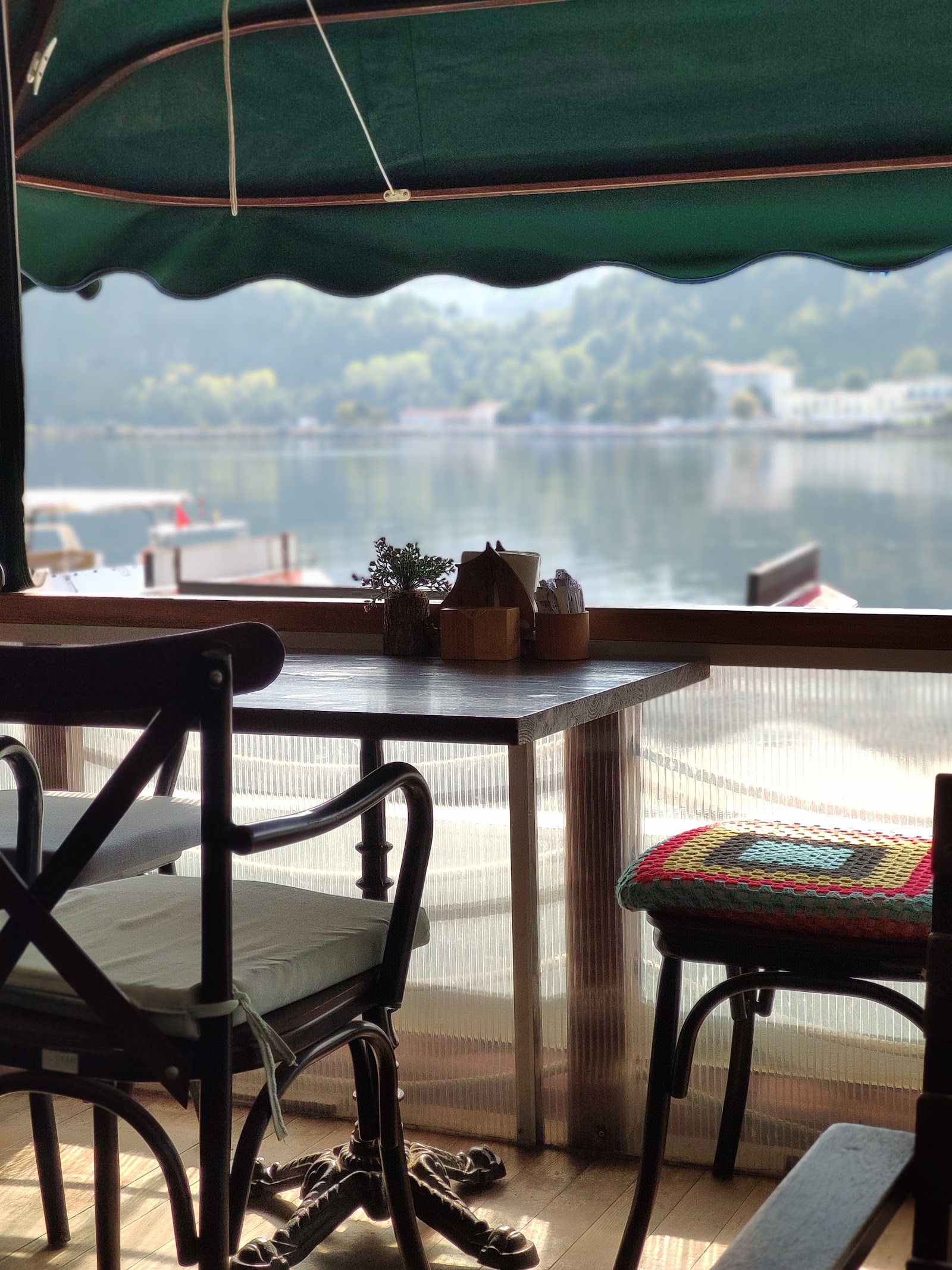 Marina Cafe mekanı
