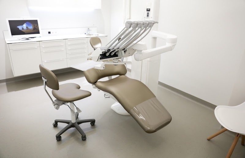 Clínica Dental Arias López photo 3