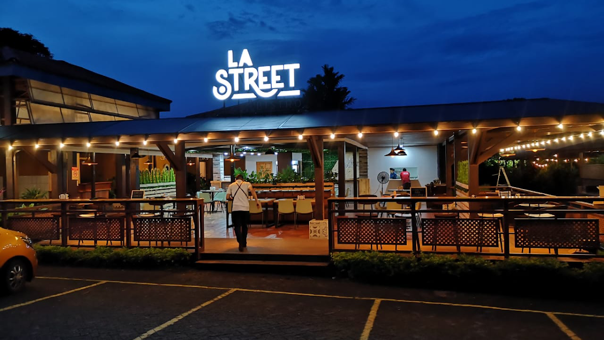 La Street Bistro in la-fortuna